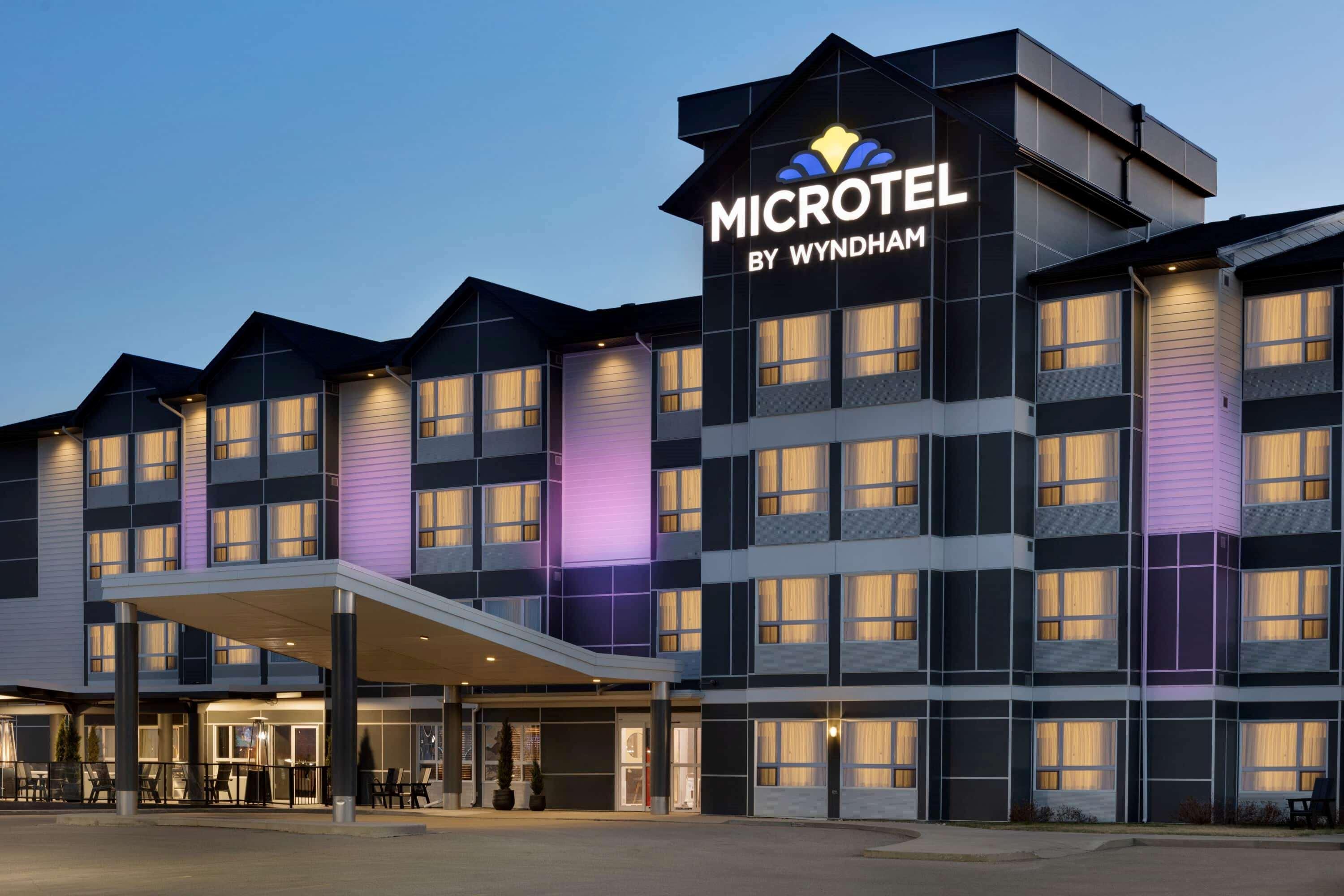 Microtel Inn & Suites By Wyndham Estevan Exteriör bild