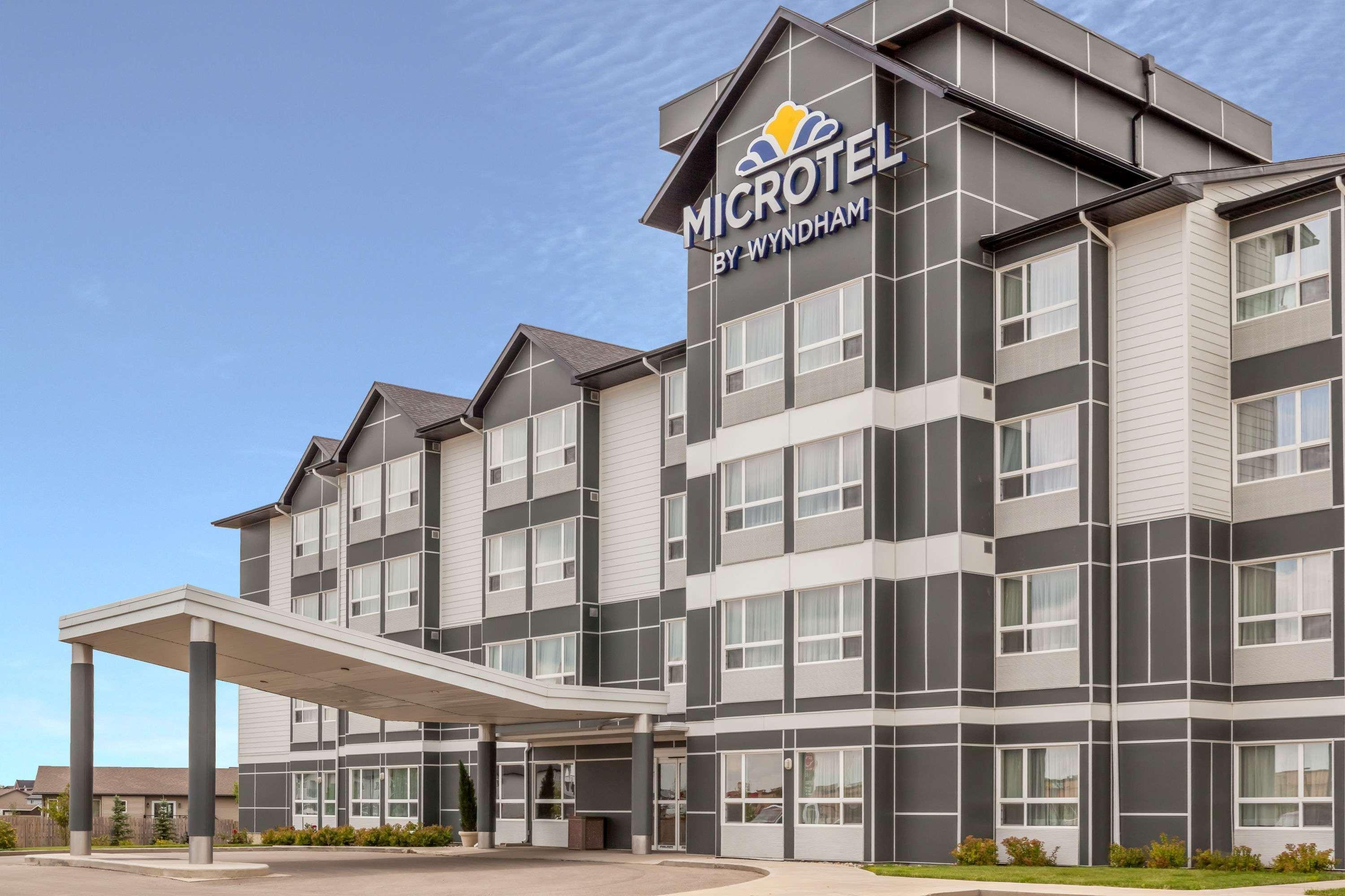 Microtel Inn & Suites By Wyndham Estevan Exteriör bild